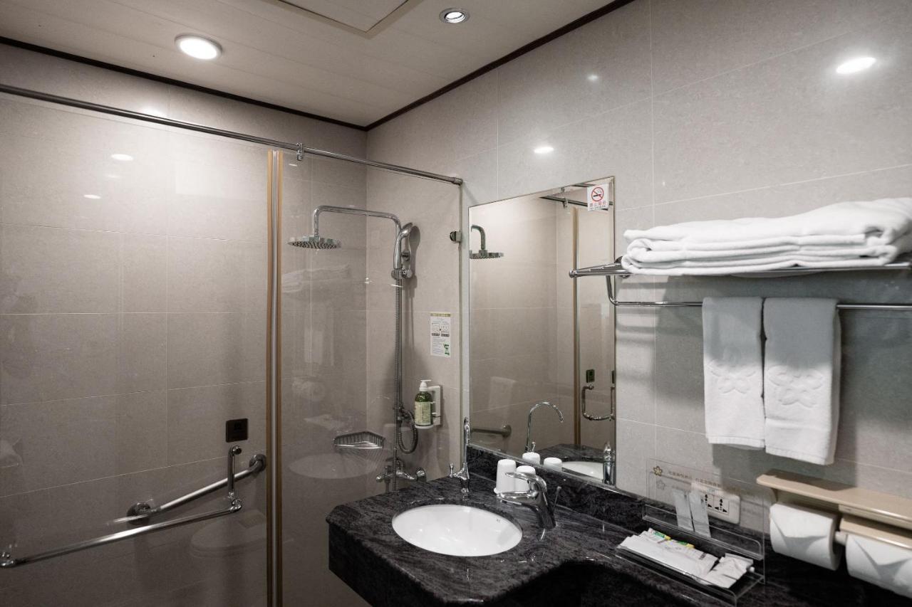 Ocean Hotel Hualien Bagian luar foto