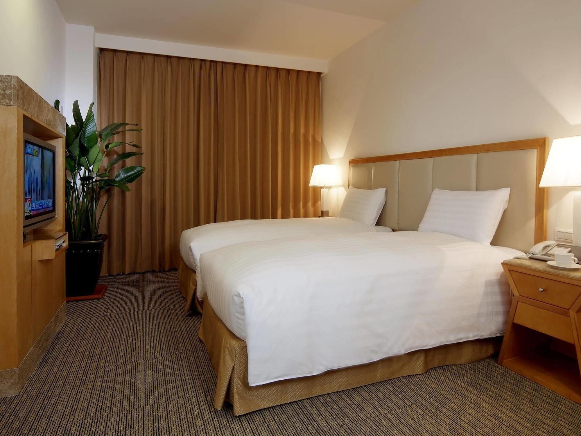 Ocean Hotel Hualien Bagian luar foto